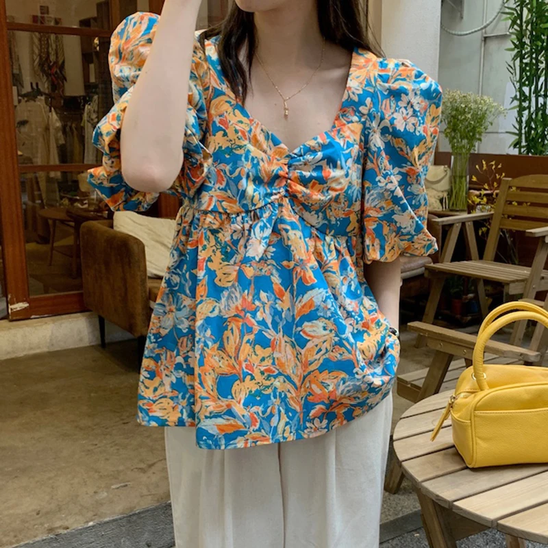 ZAWAHIKI Korean Chic Holiday Style Print Blouse Women Summer Vintage Square Collar Puff Sleeve Folds Design Tops Loose Blusas
ZAWAHIKI Korean Chic Holiday Style Print Blouse Women Summer Vintage Square Collar Puff Sleeve Folds Design Tops Loose Blusas