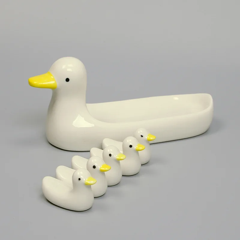 6pcs/Set Duck Chopsticks Forks Holder Chopsticks Holder Spoon Holder Chopsticks Pillow Chopstick Rest Home Decoration
6pcs/Set Duck Chopsticks Forks Holder Chopsticks Holder Spoon Holder Chopsticks Pillow Chopstick Rest Home Decoration