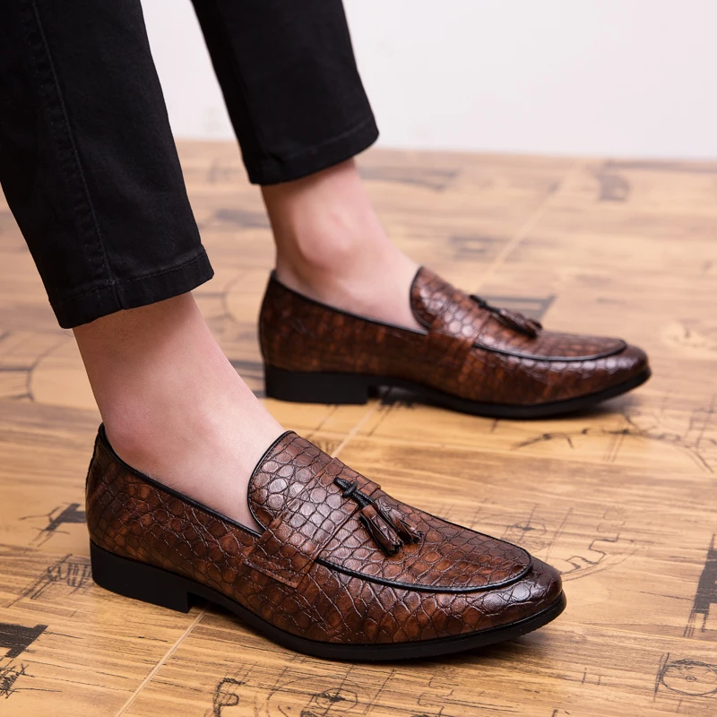 Summer Outdoor light soft Leather Men Shoes Loafers Slip On Comfortable Moccasins Flats Casual Boat Driving shoes size 38-47
Summer Outdoor light soft Leather Men Shoes Loafers Slip On Comfortable Moccasins Flats Casual Boat Driving shoes size 38-47