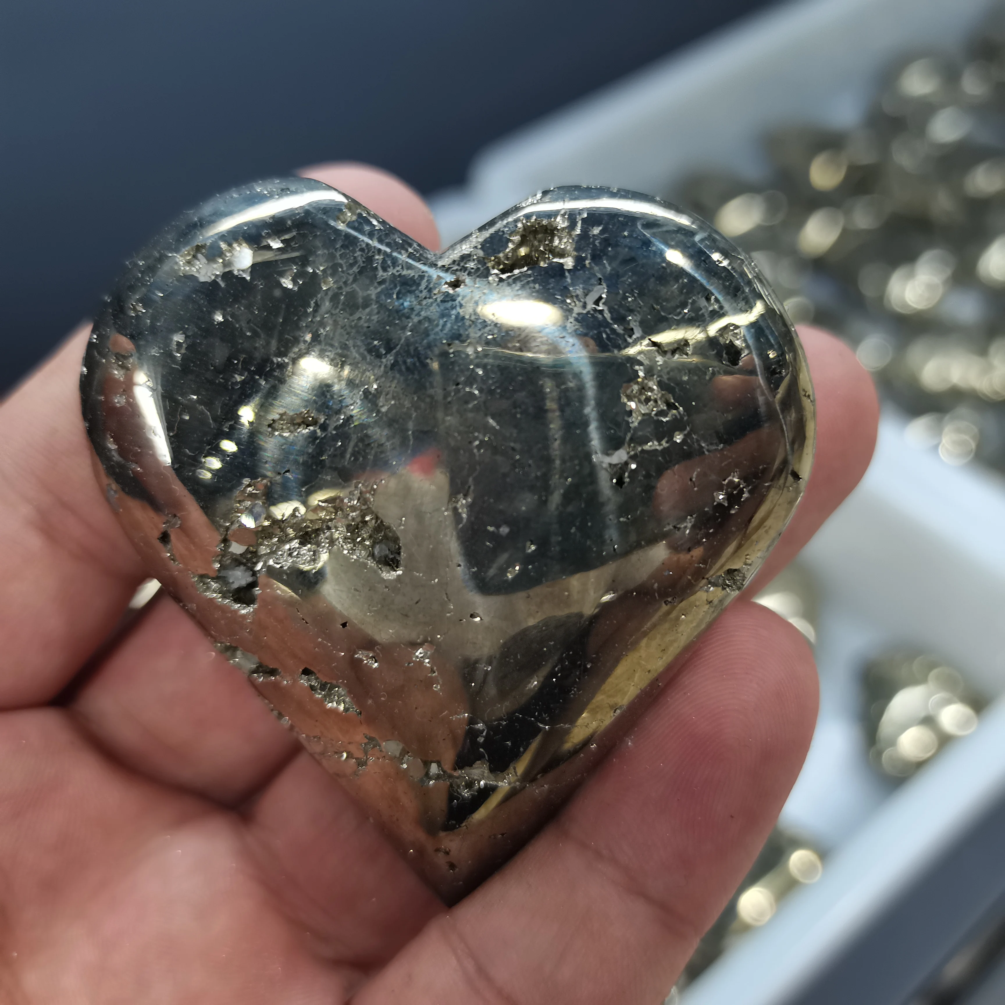 Natural beauty chalcopyrite quartz crystal heart polishing stone healing natural stones and minerals 1pcs
Natural beauty chalcopyrite quartz crystal heart polishing stone healing natural stones and minerals 1pcs