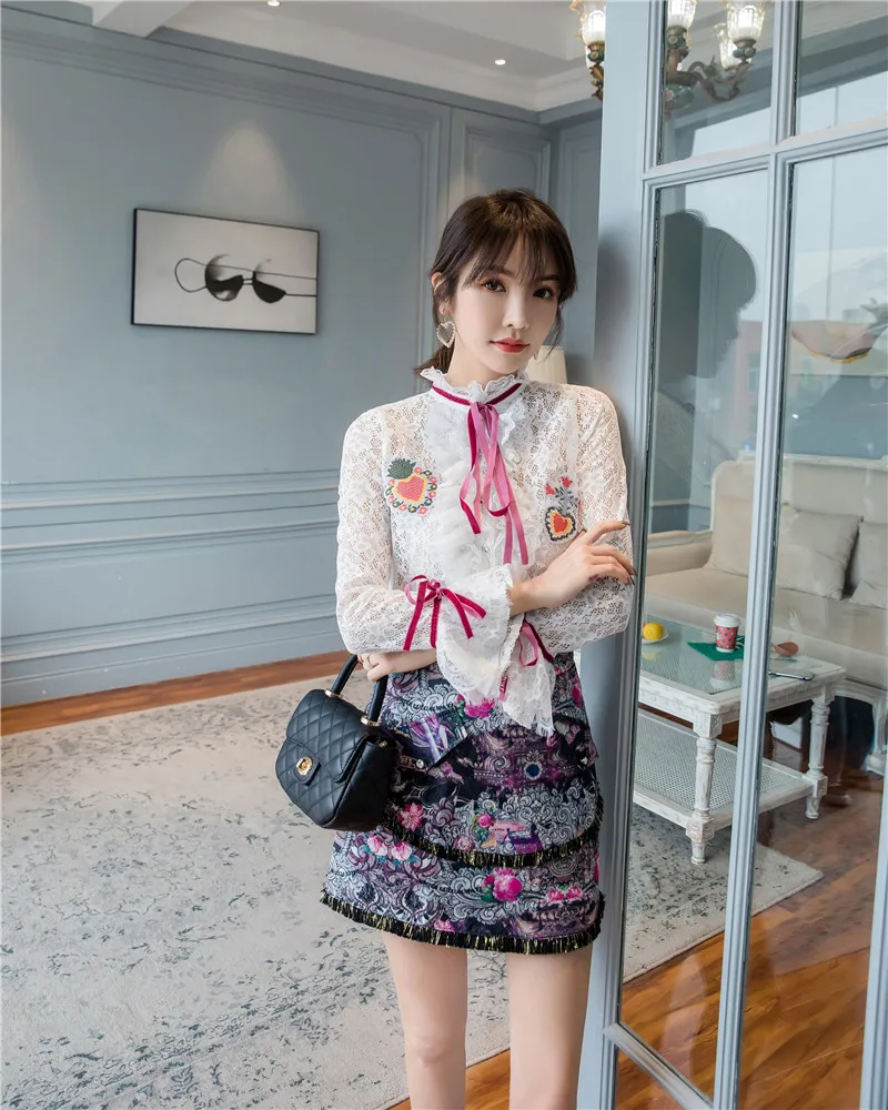 Korean New skirt Set 2020 Chic Bow perspective Lace Tops and Floral print Tassel Mini skirt 2 Piece Set Female
Korean New skirt Set 2020 Chic Bow perspective Lace Tops and Floral print Tassel Mini skirt 2 Piece Set Female