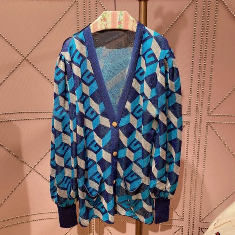 Ni star same style 21 early autumn blue Lingge metal button jacquard V-neck loose sweater cardigan jacket
Ni star same style 21 early autumn blue Lingge metal button jacquard V-neck loose sweater cardigan jacket