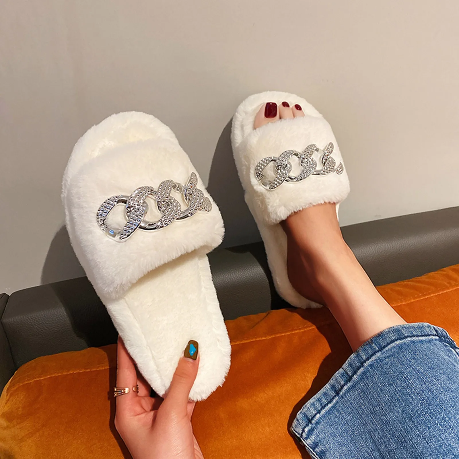 Fashion Women's Slippers Autumn Winter Casual Shoes Breathable Comfortable Rhinestone Outdoor Bedroom Pure Color Plush Slippers
Fashion Women's Slippers Autumn Winter Casual Shoes Breathable Comfortable Rhinestone Outdoor Bedroom Pure Color Plush Slippers