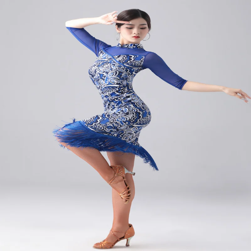Sexy Fashion Trends Women Dance Costume Solid Color Dance Performance Wear Long Sleeve Blue Flower Printed Tassel Dress
Sexy Fashion Trends Women Dance Costume Solid Color Dance Performance Wear Long Sleeve Blue Flower Printed Tassel Dress