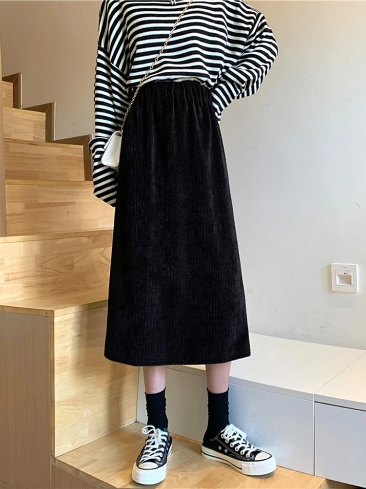 Autumn and winter Korean version 2020 new high waist slim mid-length slit corduroy thick A-line skirt
Autumn and winter Korean version 2020 new high waist slim mid-length slit corduroy thick A-line skirt