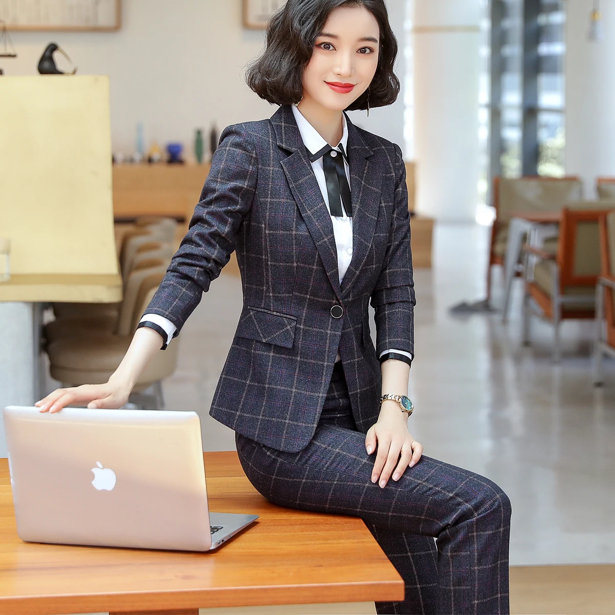 3 Piece Set High-quality Women Formal Pant Suit Blazer Suit Office Lady Uniform Designs Business Jacket and Pant for Work Wear
3 Piece Set High-quality Women Formal Pant Suit Blazer Suit Office Lady Uniform Designs Business Jacket and Pant for Work Wear