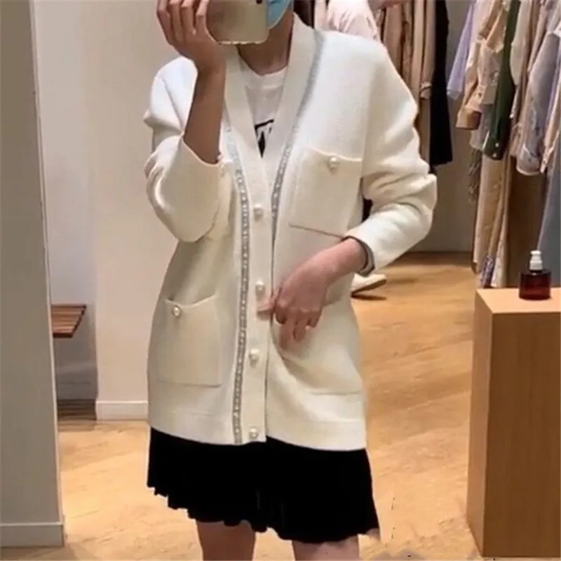 2020 Autumn And Winter New Fashion Crop Tops For Women Knitted V Neck Pearl Button All Match Sweater Cardigan Women's JacketC033 
2020 Autumn And Winter New Fashion Crop Tops For Women Knitted V Neck Pearl Button All Match Sweater Cardigan Women's JacketC033