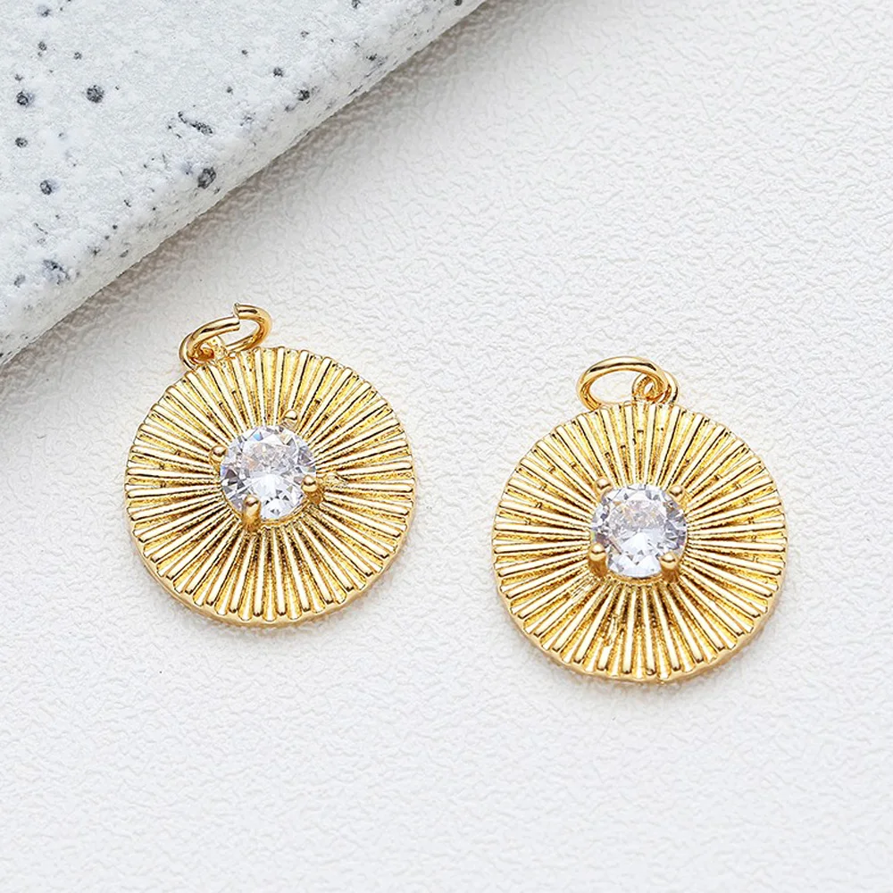 2PCS 18K Gold Plated design sun Shaped Pendant with zircon high quality Charms For Jewelry Making Necklace DIY brass accessories
2PCS 18K Gold Plated design sun Shaped Pendant with zircon high quality Charms For Jewelry Making Necklace DIY brass accessories