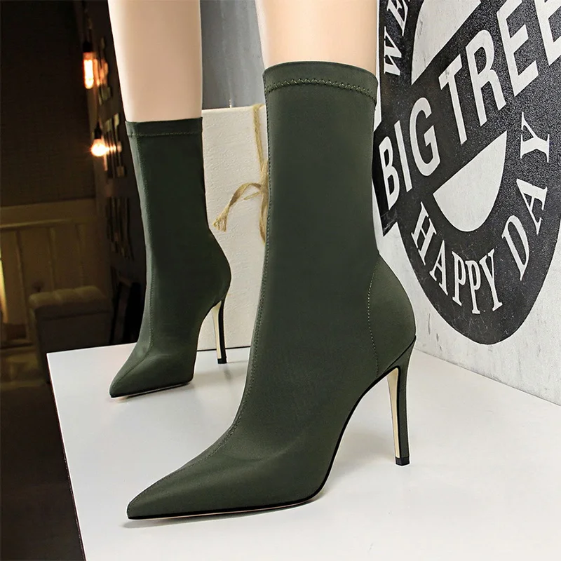 2021 Autumn Fashion Women Boots Slip-on Elegant Beige Pointed Toe Elastic Ankle Boots Simplicity Heels Shoes Female Socks Boots
2021 Autumn Fashion Women Boots Slip-on Elegant Beige Pointed Toe Elastic Ankle Boots Simplicity Heels Shoes Female Socks Boots