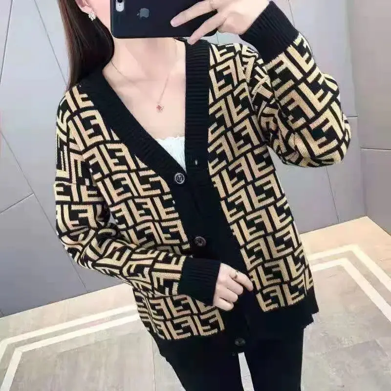 Retro Soft Loose Lazy Style with Small Fragrance Knitted Cardigan Sweater Jacket Women's Short Design
Retro Soft Loose Lazy Style with Small Fragrance Knitted Cardigan Sweater Jacket Women's Short Design
