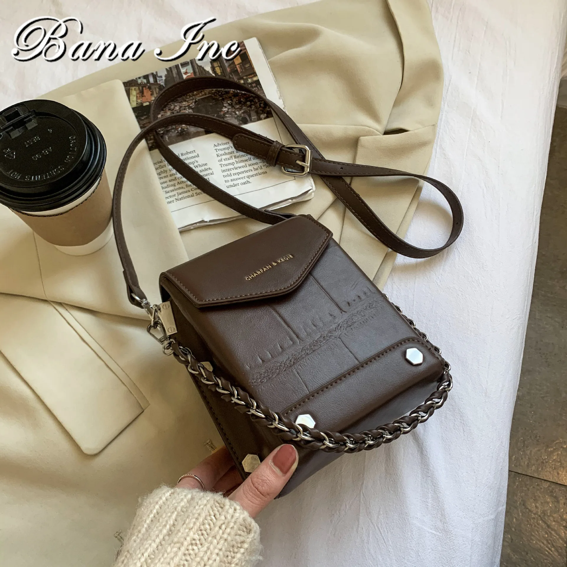 Fashion Small Square bag 2021 Winter New Messenger Bag mini mobile phone Bag casual Shoulder Bag Small handbag
Fashion Small Square bag 2021 Winter New Messenger Bag mini mobile phone Bag casual Shoulder Bag Small handbag