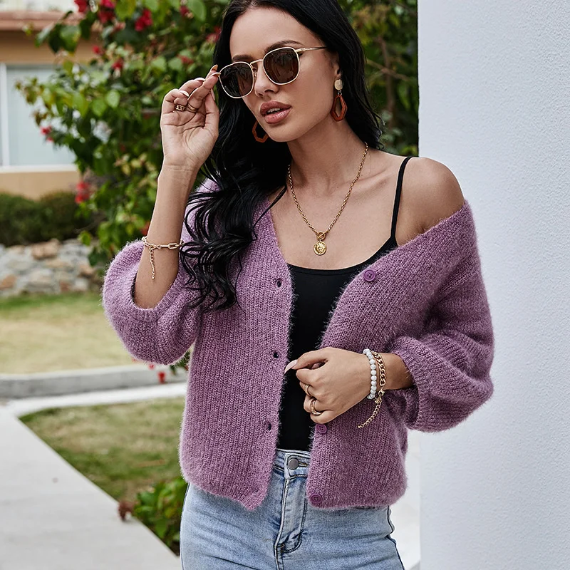 2021 new V-neck short knitted sweater solid color loose seven sleeve knitted cardigan
2021 new V-neck short knitted sweater solid color loose seven sleeve knitted cardigan