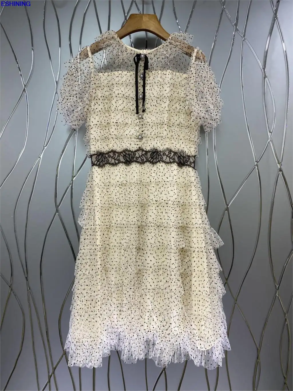 2021 summer new women's clothing goddess fan round neck lace single-breasted back zipper short-sleeved dress
2021 summer new women's clothing goddess fan round neck lace single-breasted back zipper short-sleeved dress