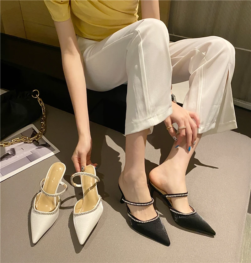 Fashion Baotou half slippers female high-heeled outer wear 2021 new pointed rhinestone white stiletto sandals and slippers
Fashion Baotou half slippers female high-heeled outer wear 2021 new pointed rhinestone white stiletto sandals and slippers