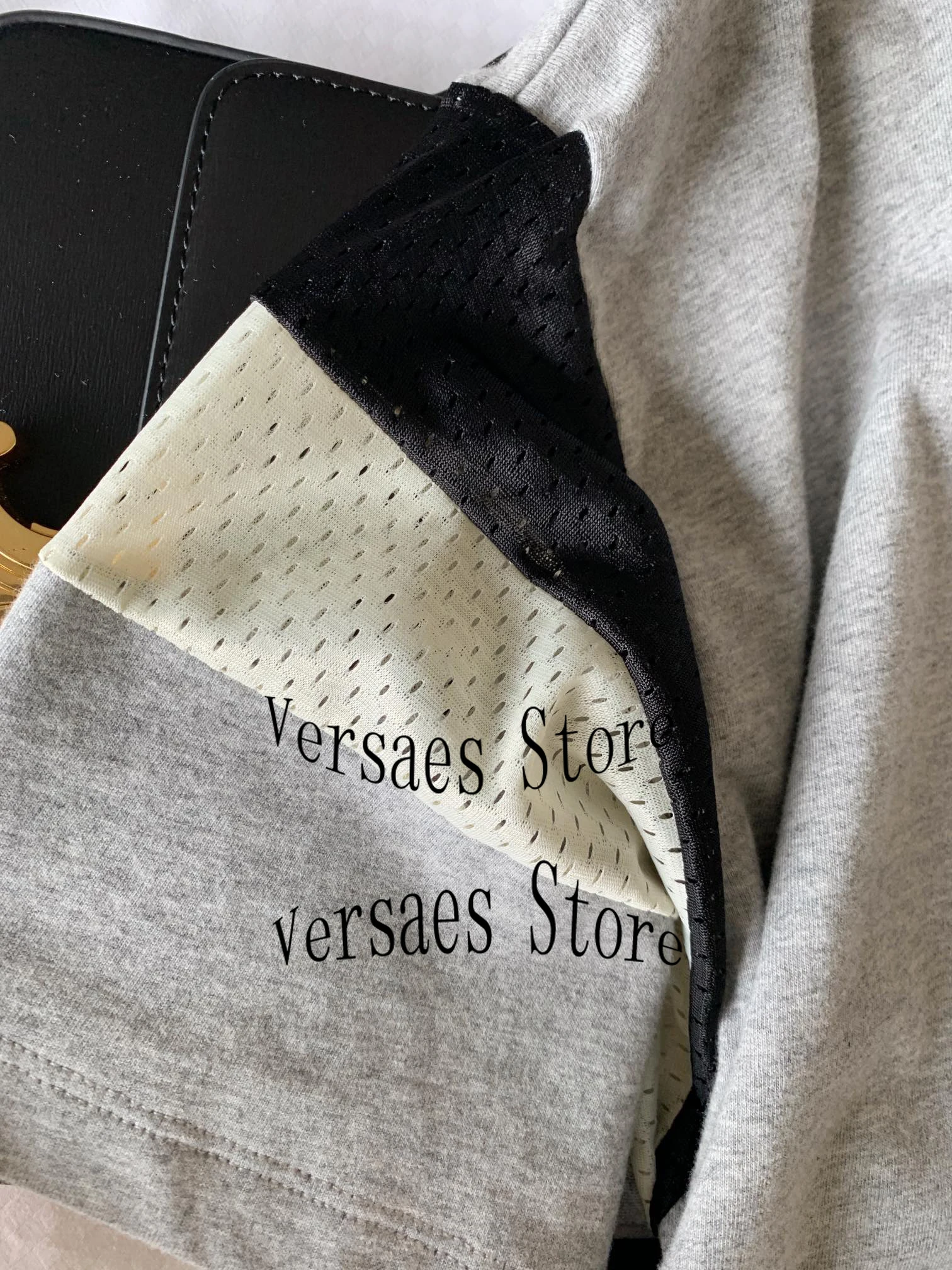 21 luxury letter screen printing fashion women's top temperament round neck versatile casual loose short sleeve pattern T-shirt
21 luxury letter screen printing fashion women's top temperament round neck versatile casual loose short sleeve pattern T-shirt