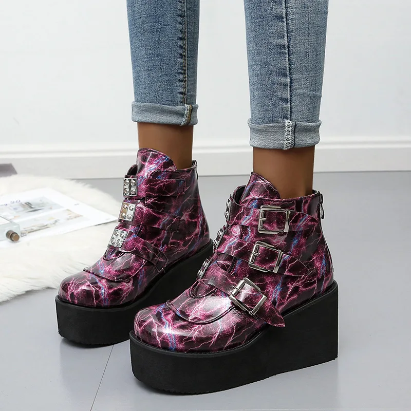 European thick soled magic factory station 2020 and American women's new slope heel fashion
European thick soled magic factory station 2020 and American women's new slope heel fashion