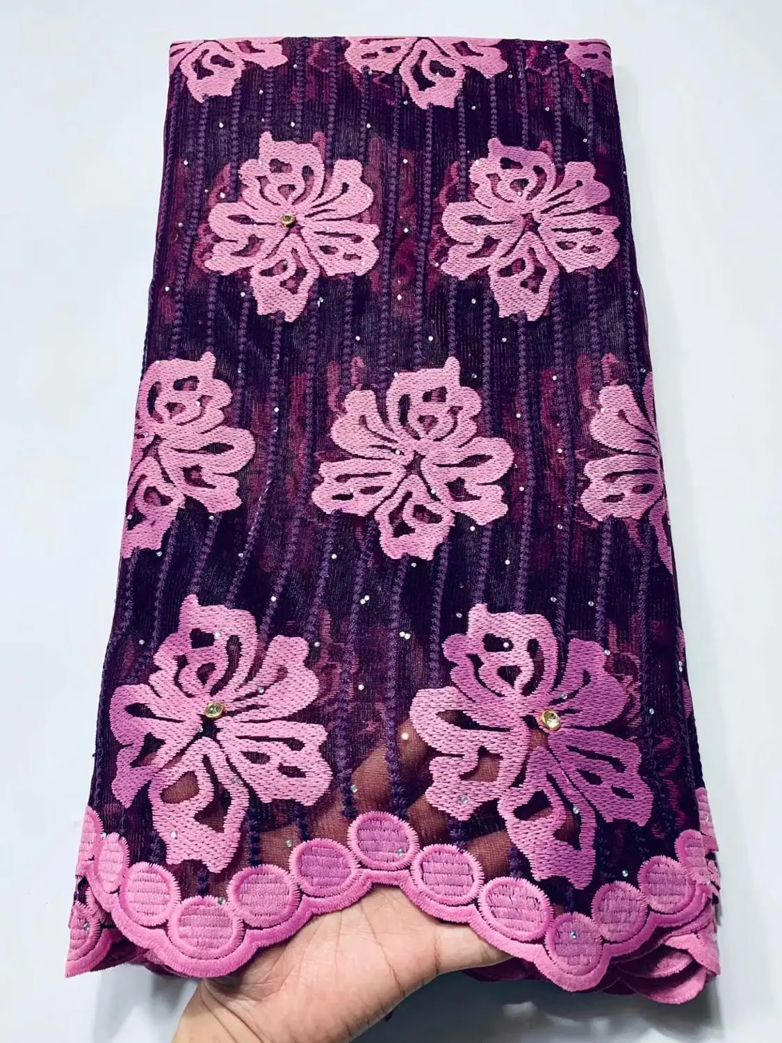 African Mesh Lace Fabric embroidered Nigerian Laces Fabric 2020 High Quality French Tulle Lace Fabric For Women Dress Party
African Mesh Lace Fabric embroidered Nigerian Laces Fabric 2020 High Quality French Tulle Lace Fabric For Women Dress Party