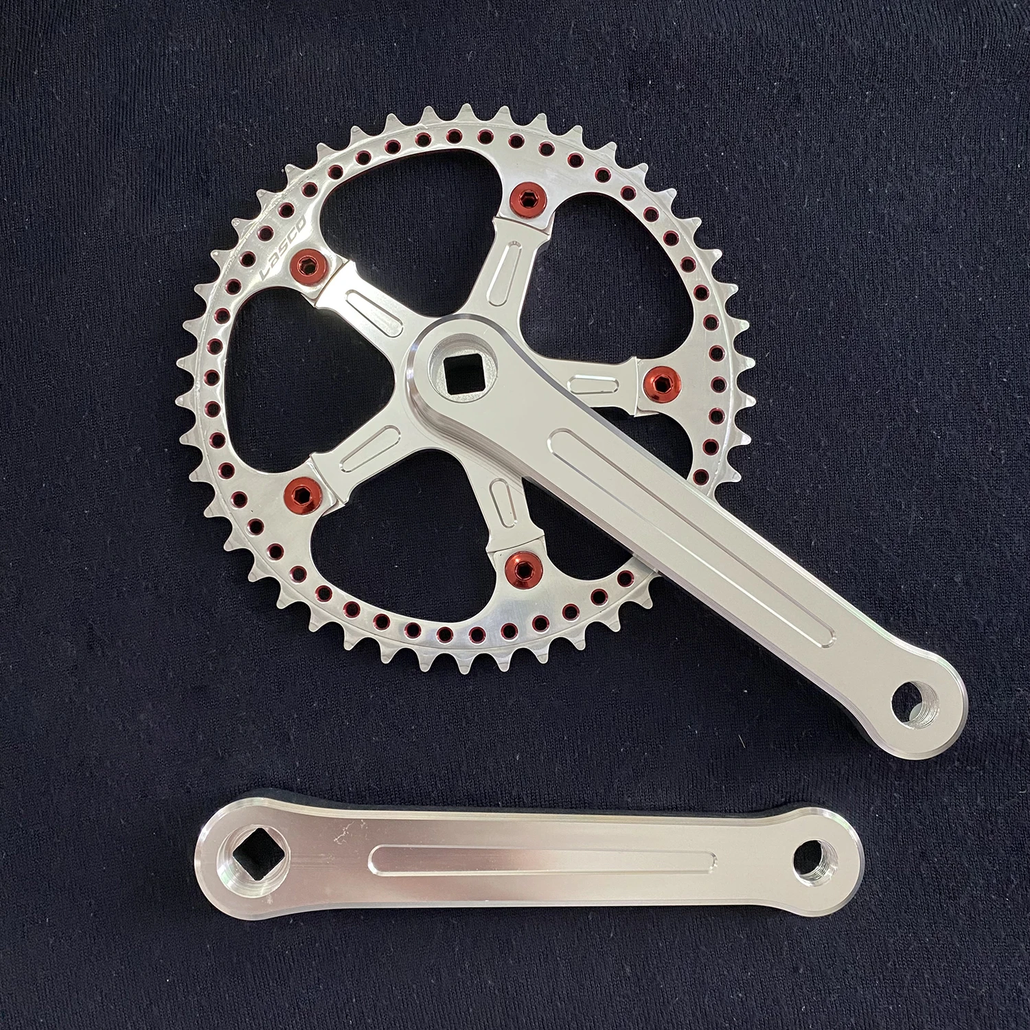 Fixie bike Crankset LASCO CNC 46T 144 BCD 170mm Crank Aluminum alloy track bicycle vintage bike Fixed Gear bike Chainwheel
Fixie bike Crankset LASCO CNC 46T 144 BCD 170mm Crank Aluminum alloy track bicycle vintage bike Fixed Gear bike Chainwheel