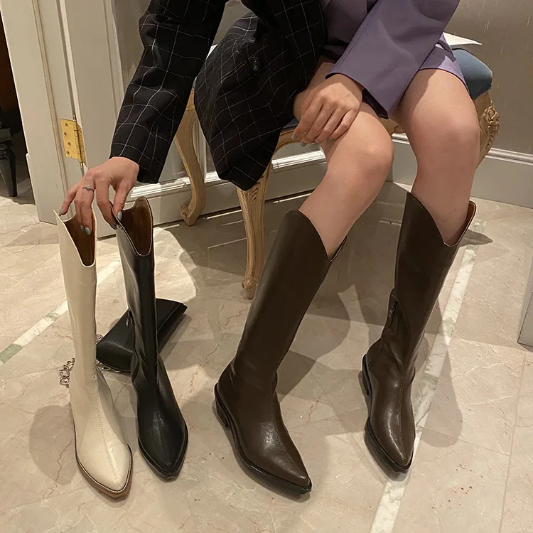 Женские ботинки на высоком каблуке, роскошная дизайнерская зимняя обувь до середины икры, с острым носком, из резиновой кожи, новинка 2021 
Женские ботинки на высоком каблуке, роскошная дизайнерская зимняя обувь до середины икры, с острым носком, из резиновой кожи, новинка 2021