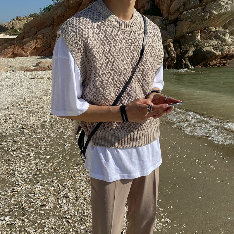2021 Summer Crew Neck Short Waistcoat Loose Casual Off Shoulder Sleeveless Kintted Vest Men's And Women's Sweater Vest
2021 Summer Crew Neck Short Waistcoat Loose Casual Off Shoulder Sleeveless Kintted Vest Men's And Women's Sweater Vest