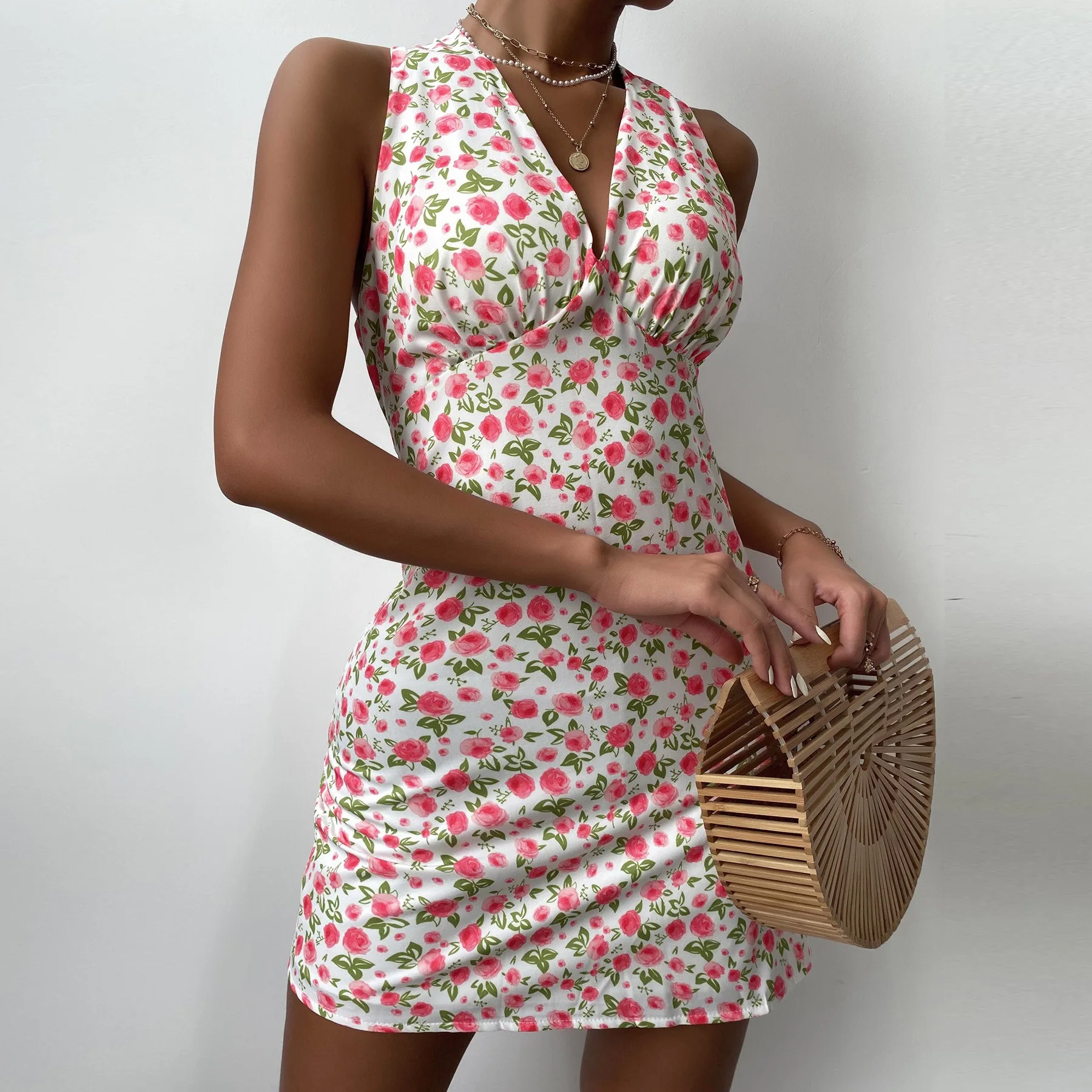 New style ladies dress sleeveless mid-waist slim summer pink floral print V-neck halter neck temperament package hip dress
New style ladies dress sleeveless mid-waist slim summer pink floral print V-neck halter neck temperament package hip dress