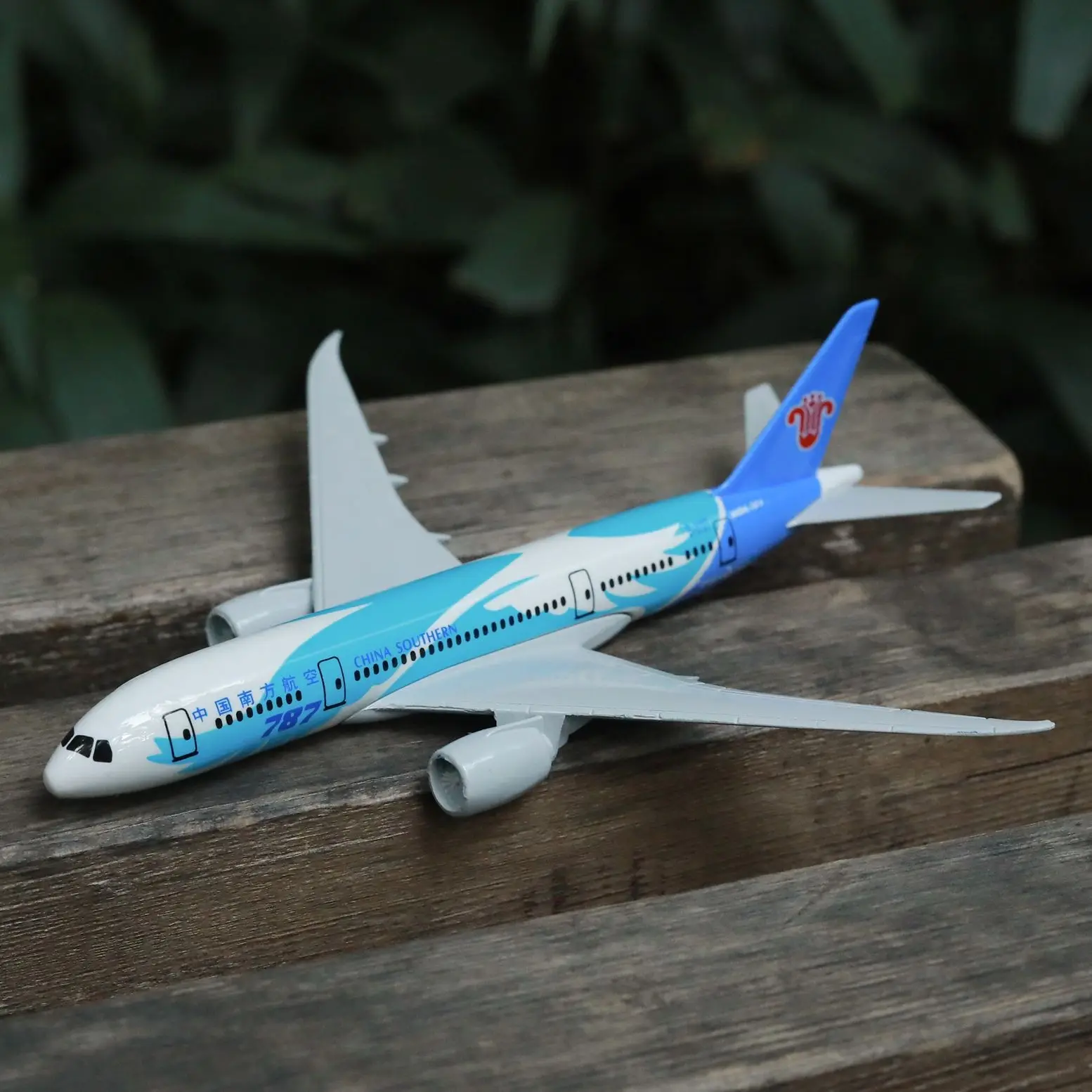 China South Airlines, модель самолета Боинг 787, 6 дюймов, металлический самолёт, литый под давлением, коллекция миниатюрных мото, Eduactional игрушки для дет...
China South Airlines, модель самолета Боинг 787, 6 дюймов, металлический самолёт, литый под давлением, коллекция миниатюрных мото, Eduactional игрушки для дет...
