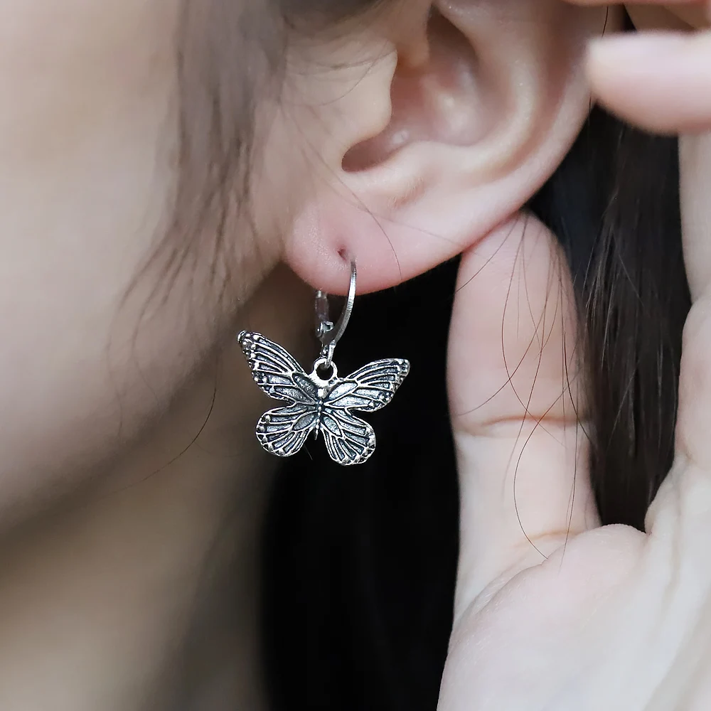 2022 Vintage Butterfly Alloy Punk Goth Hoop Earrings for Women Girl Trendy Harajuku Cool Hip Hop Animal Earrings Boho Jewelry
2022 Vintage Butterfly Alloy Punk Goth Hoop Earrings for Women Girl Trendy Harajuku Cool Hip Hop Animal Earrings Boho Jewelry