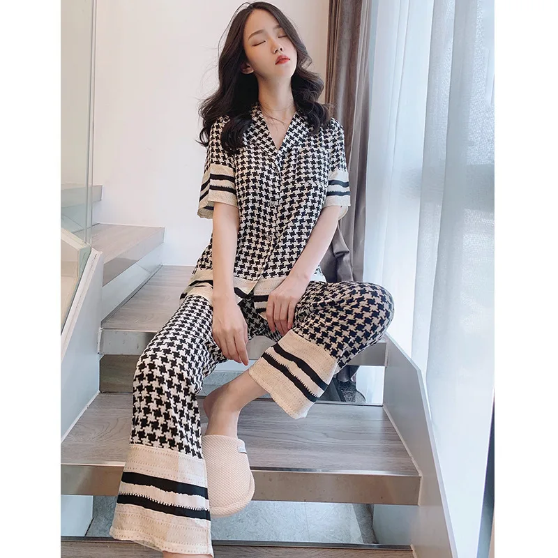 Satin Black-white Pyjamas Suits 2PCS Short Sleeve Nightwear Houndstooth Pajamas Sets Sexy Cardigan Sleepwear Intimate Pijamas
Satin Black-white Pyjamas Suits 2PCS Short Sleeve Nightwear Houndstooth Pajamas Sets Sexy Cardigan Sleepwear Intimate Pijamas