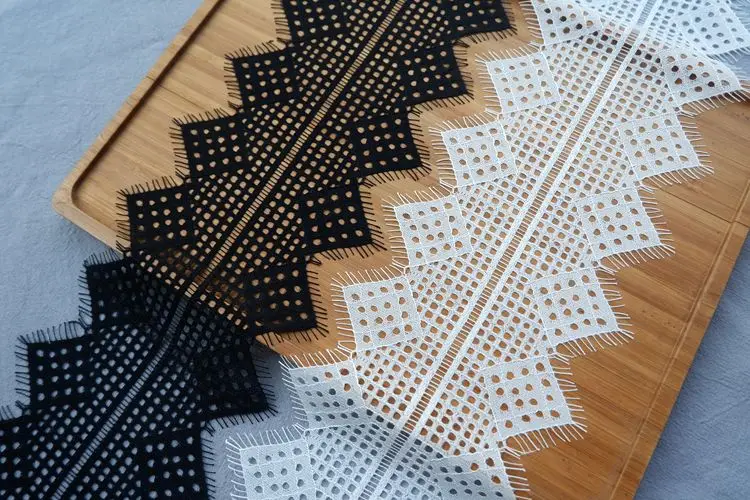 Off white кружевная отделка из кружева шантильи, цветок, сделай сам, кружевная лента для рукоделия, свадебного платья, одежды, кружевной материа...
Off white кружевная отделка из кружева шантильи, цветок, сделай сам, кружевная лента для рукоделия, свадебного платья, одежды, кружевной материа...