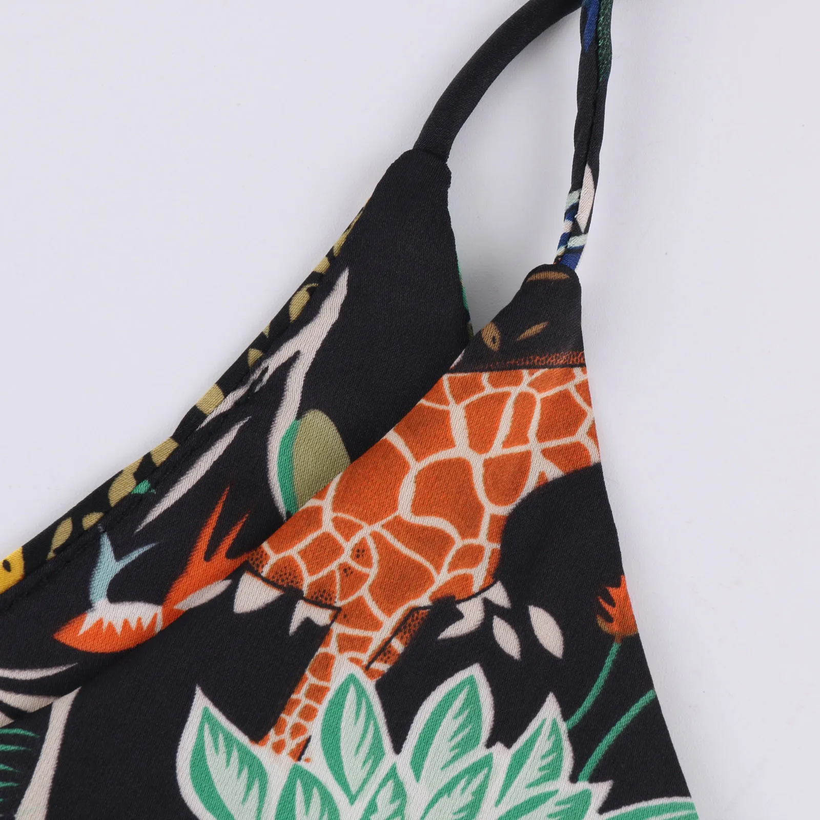 Women'S Summer Camisole Casual V-Neck Sling Art Printed Sleeveless Loose Vest Tops Blouse Satin Silky Fabric M*
Women'S Summer Camisole Casual V-Neck Sling Art Printed Sleeveless Loose Vest Tops Blouse Satin Silky Fabric M*