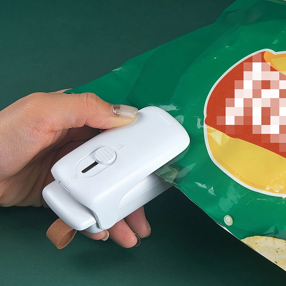 Mini Portable Food Sealer Snack Bag Clip Hot Sealer Durable Household Machine Heat Sealer Electric Appliances Tools Small Items
Mini Portable Food Sealer Snack Bag Clip Hot Sealer Durable Household Machine Heat Sealer Electric Appliances Tools Small Items