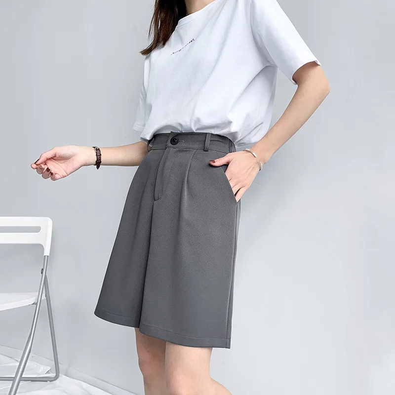 Black Suit Shorts Women's Summer Thin Section High Waist A-line Outer Wear Five-point Pants Loose Straight Wide-leg Casual Pants 
Black Suit Shorts Women's Summer Thin Section High Waist A-line Outer Wear Five-point Pants Loose Straight Wide-leg Casual Pants
