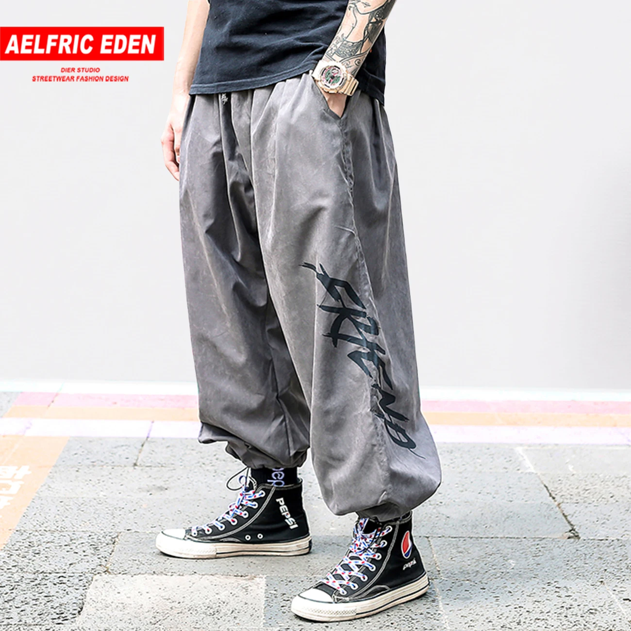 Hip Hop Casual Pants 2020 Summer Graffiti Fashion Streetwear Harajuku Loose Harem Cargo Pants Joggers Men Trousers
Hip Hop Casual Pants 2020 Summer Graffiti Fashion Streetwear Harajuku Loose Harem Cargo Pants Joggers Men Trousers