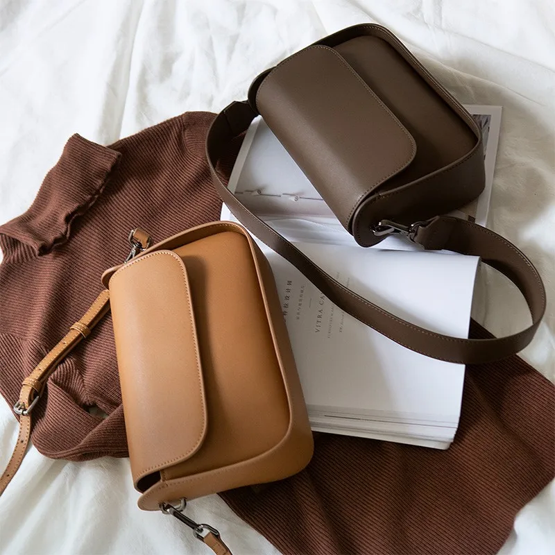 Vintage Women Flap Shoulder Bag Classic Ladies Sling Leather Crossbody Bags 2021 New Retro Spring Autumn Packing Bag
Vintage Women Flap Shoulder Bag Classic Ladies Sling Leather Crossbody Bags 2021 New Retro Spring Autumn Packing Bag