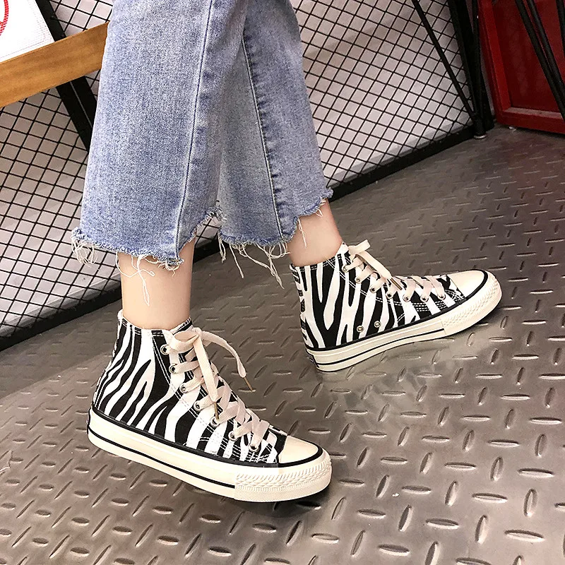 Fashion Leopard Printing Canvas Sneakers Women Skateboard Shoes Non Slip Comfortable High Top Shoes Women zapatillas de deporte
Fashion Leopard Printing Canvas Sneakers Women Skateboard Shoes Non Slip Comfortable High Top Shoes Women zapatillas de deporte