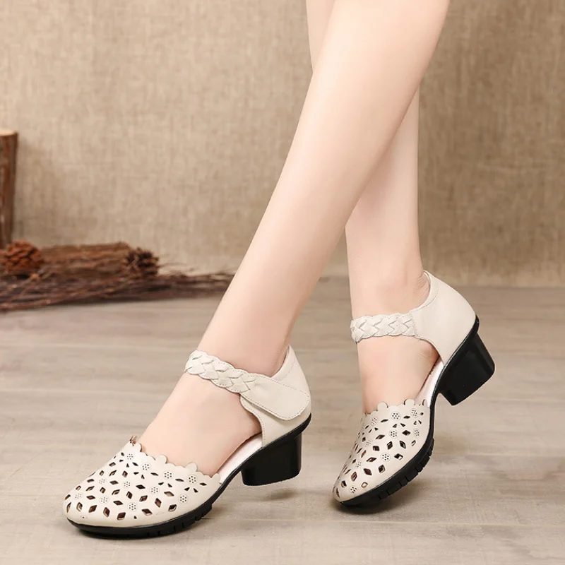 Fashion Genuine Leather Women Sandals Summer Shoes 5CM High Heels Women Shoes 2021 Hollow Out Buckles Sandals Zapatillas Mujer 
Fashion Genuine Leather Women Sandals Summer Shoes 5CM High Heels Women Shoes 2021 Hollow Out Buckles Sandals Zapatillas Mujer