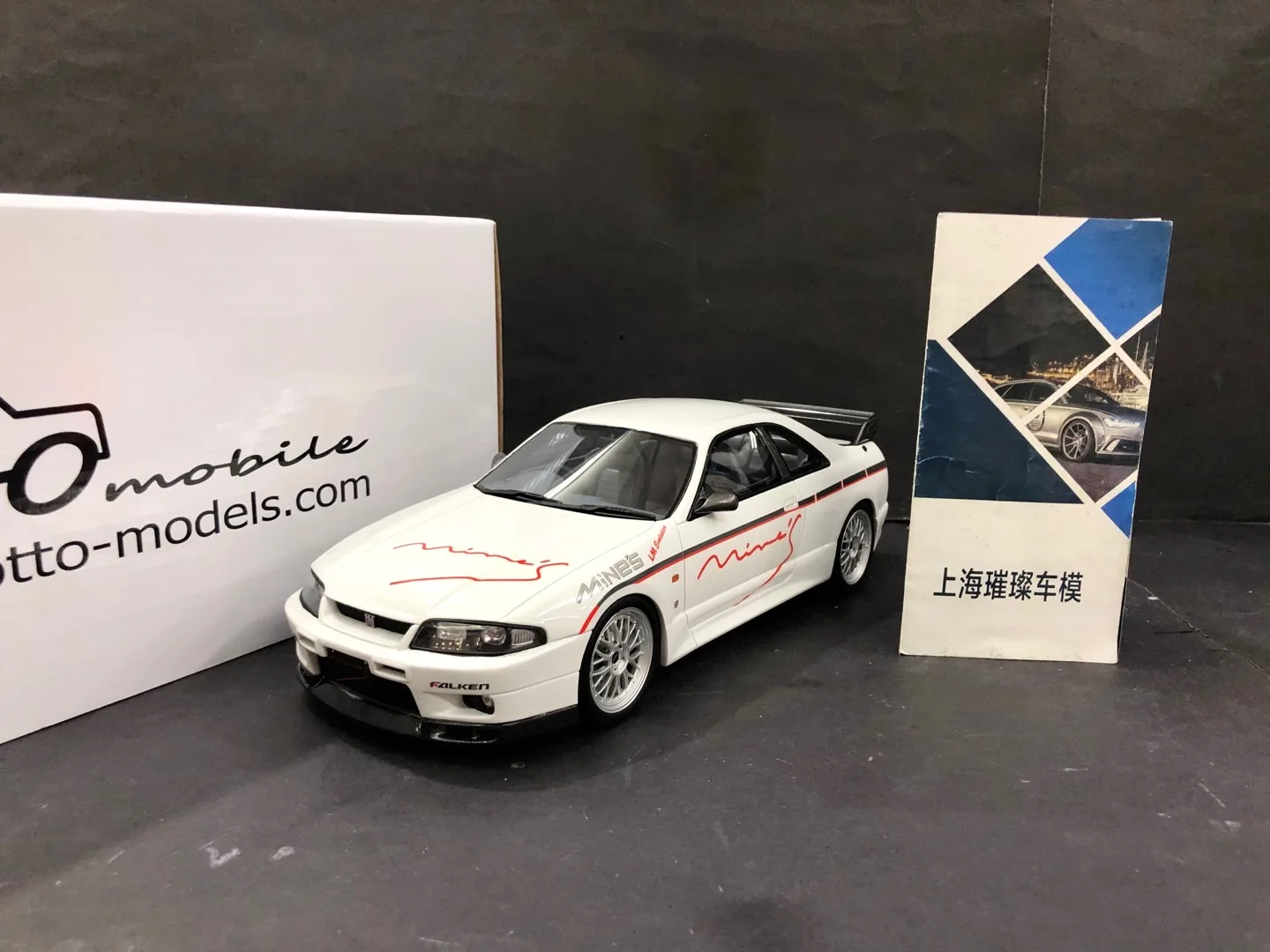 OTTO model 1:18 Nissan GTR R33 Mine's Limited collection of die-casting alloy car models
OTTO model 1:18 Nissan GTR R33 Mine's Limited collection of die-casting alloy car models