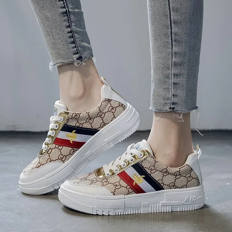 2021New Fashion Show Summer White Women shoes Korean versatile leather new soft soled Men shoes retro British style casual shoes
2021New Fashion Show Summer White Women shoes Korean versatile leather new soft soled Men shoes retro British style casual shoes