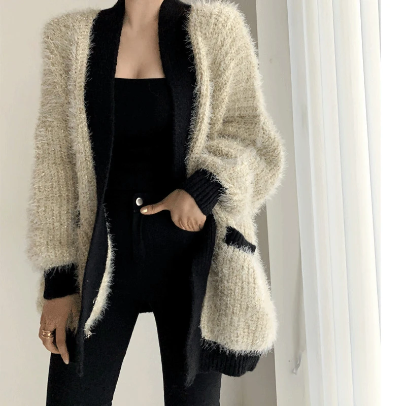 2021 Autumn Winter New Women's Sweater Medium And Large Loose Knit Cardigan Contrast Color Fashion Personalized Thick Top
2021 Autumn Winter New Women's Sweater Medium And Large Loose Knit Cardigan Contrast Color Fashion Personalized Thick Top