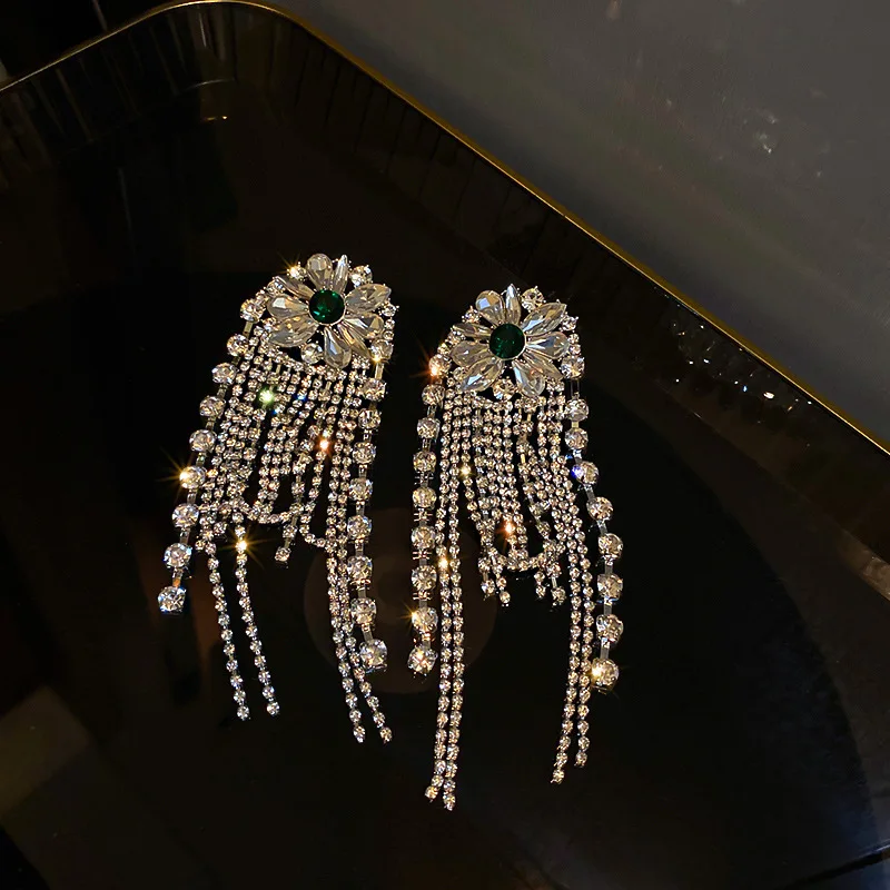 LOVOACC Hyperbole Transparent Crystal Flowers Pendant Earrings for Women Girls Full Shiny Rhinestone Long Earrings Oorbellen
LOVOACC Hyperbole Transparent Crystal Flowers Pendant Earrings for Women Girls Full Shiny Rhinestone Long Earrings Oorbellen