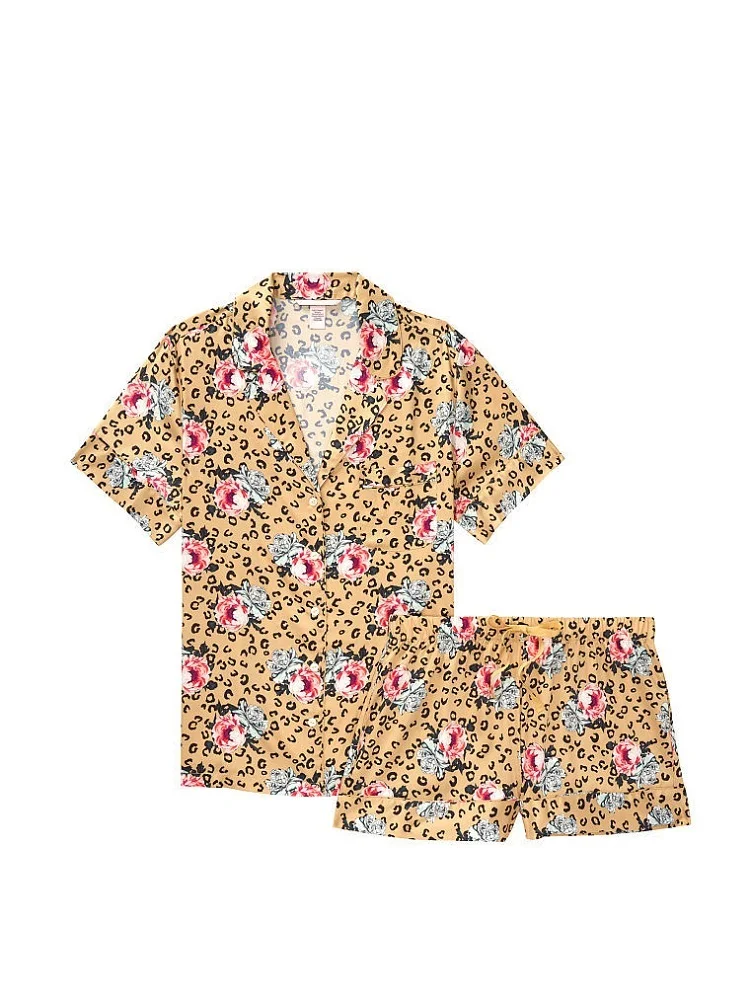 The new satin ladies summer pajamas set, fashionable sexy short-sleeved shorts and home wear, a comfortable and secret style.
The new satin ladies summer pajamas set, fashionable sexy short-sleeved shorts and home wear, a comfortable and secret style.