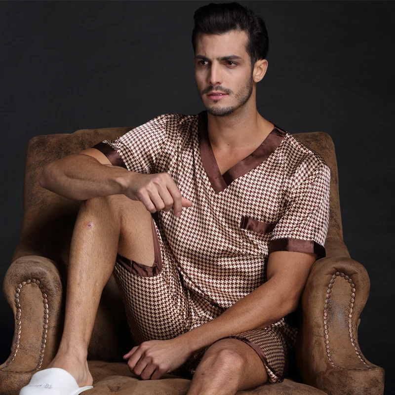 Brand Spring Summer Autumn Men Satin Silk Pajamas Sets of T-shirt & Shorts Male Pijama Sleepwear Leisure Home Clothing
Brand Spring Summer Autumn Men Satin Silk Pajamas Sets of T-shirt & Shorts Male Pijama Sleepwear Leisure Home Clothing