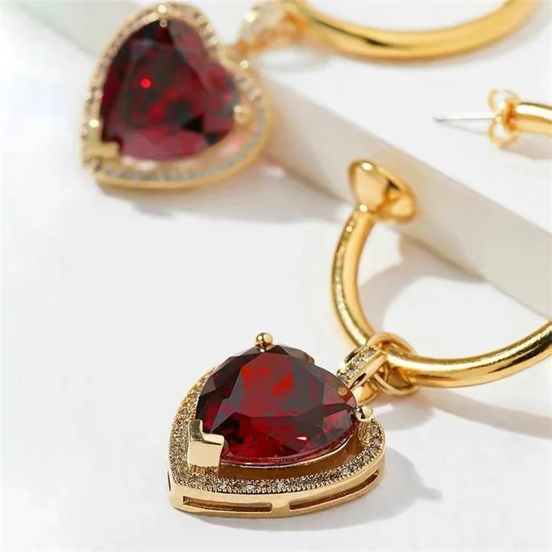 2021 Vintage Brass Gold Red Rhinestone Zircon Heart Earrings For Women Special Design Jewelry Accessories 
2021 Vintage Brass Gold Red Rhinestone Zircon Heart Earrings For Women Special Design Jewelry Accessories
