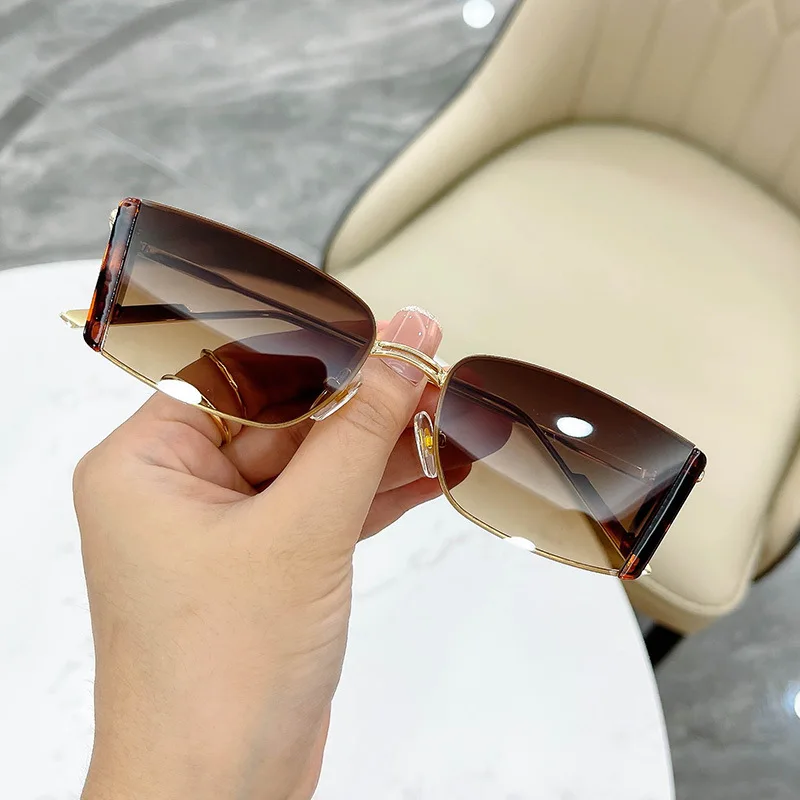 Women's Sunglasses Trending Vintage Metal Small Box Square Men's Glasses Fashion Luxury Designer Decorative Driving Eyeglasses 
Women's Sunglasses Trending Vintage Metal Small Box Square Men's Glasses Fashion Luxury Designer Decorative Driving Eyeglasses