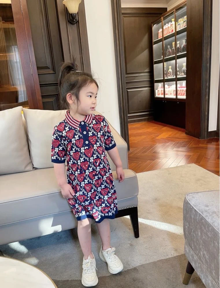 2021 spring and summer new girls jacquard love letter Lapel short sleeve knitted dress children's Polo skirt
2021 spring and summer new girls jacquard love letter Lapel short sleeve knitted dress children's Polo skirt