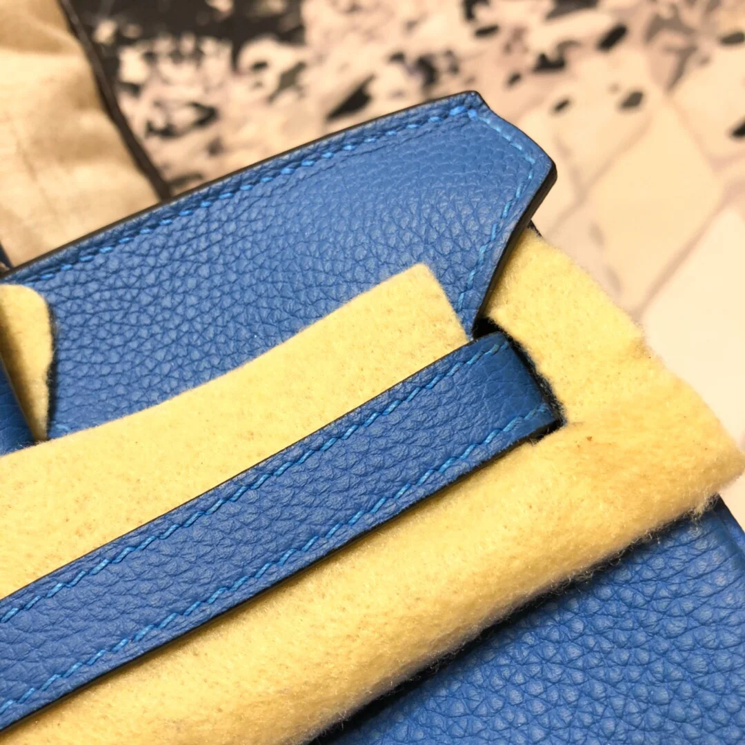 HANDMADE Brand Handbag,25CM, BLUE LUXURY PURSE,BRAND BAG,Togo leather, Wax line stitiching,Fast delivery 
HANDMADE Brand Handbag,25CM, BLUE LUXURY PURSE,BRAND BAG,Togo leather, Wax line stitiching,Fast delivery