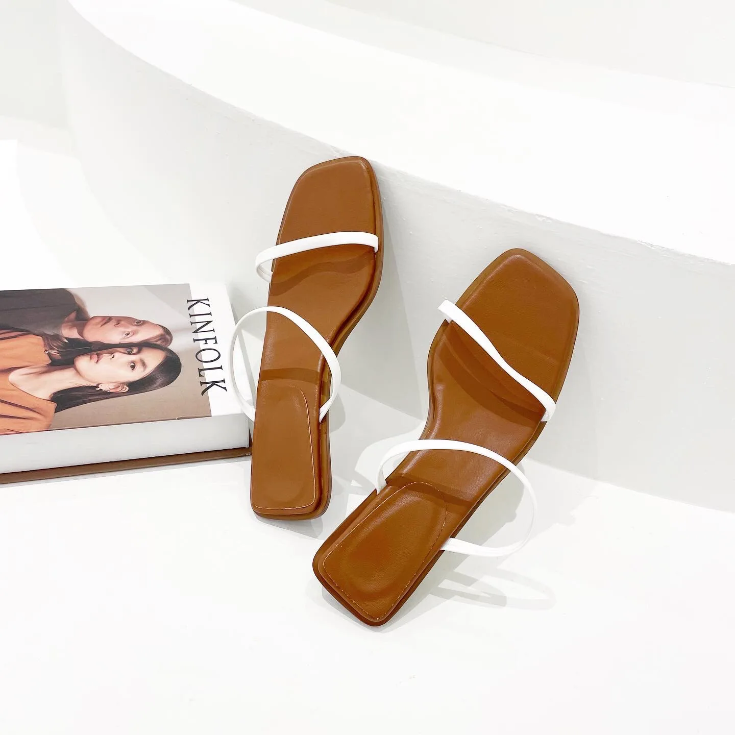 Shoes Woman's Slippers Low Slides Thin Heels Fashion 2021 Summer Luxury Rome PU Basic Fabric Rubber Hoof Shoes Woman 2021 Low Fe 
Shoes Woman's Slippers Low Slides Thin Heels Fashion 2021 Summer Luxury Rome PU Basic Fabric Rubber Hoof Shoes Woman 2021 Low Fe