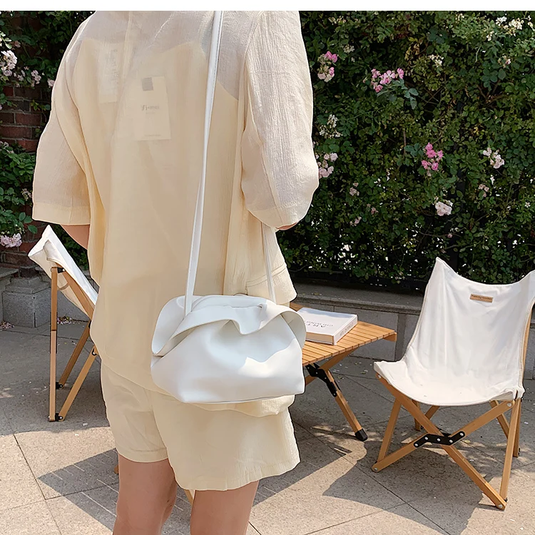 Pleated Design PU Leather Lady Shoulder Bag 2021 New Summer Fashion Messenger Bag Cloud Bag Crossbody Bag
Pleated Design PU Leather Lady Shoulder Bag 2021 New Summer Fashion Messenger Bag Cloud Bag Crossbody Bag