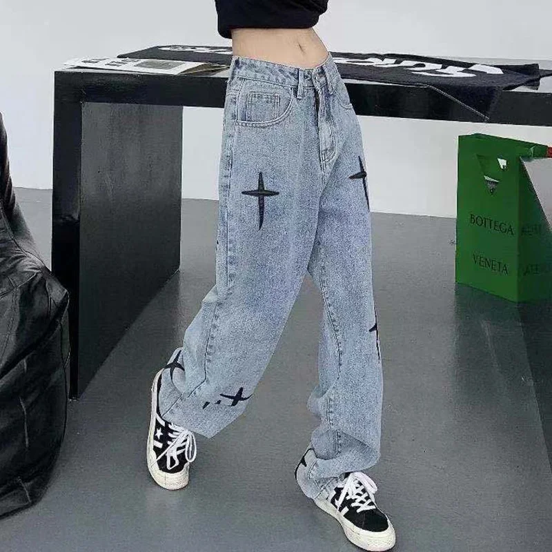 Streetwear Cross Embroidery Jeans Woman High Waist Y2k Straight Baggy Pants Korean Fashion Versatile Casual Denim Trousers
Streetwear Cross Embroidery Jeans Woman High Waist Y2k Straight Baggy Pants Korean Fashion Versatile Casual Denim Trousers