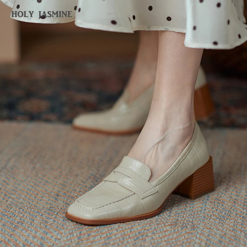 2021 New Spring Women Genuine Leather Pumps Round Toe Unusual Chunky Heels Female Shallow Leather Fashion Shoes Heels for Women
2021 New Spring Women Genuine Leather Pumps Round Toe Unusual Chunky Heels Female Shallow Leather Fashion Shoes Heels for Women